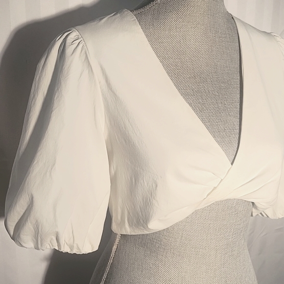 Forever 21 White V-Neck Cropped Knot Front with Puffy Sleeves Blouse, Size: M - Picture 2 of 9